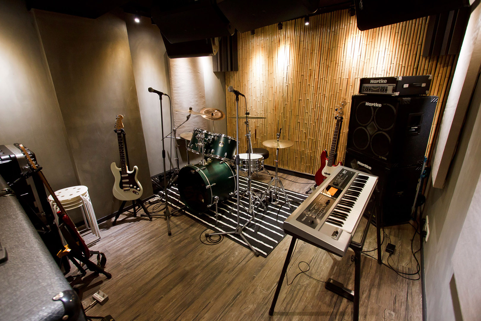 STUDIO B